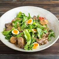 Теплый салат с куриной печенью в Хочу харчо
