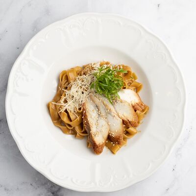 Фетучини с угрем в сливочном унаги соусе с сыром пармезан в Патис по цене 943 ₽