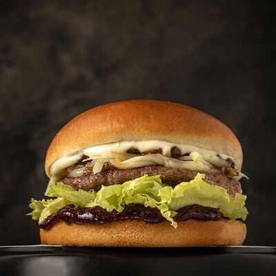 Бургер Брусничный Волчара в Ауфф по цене 704 ₽