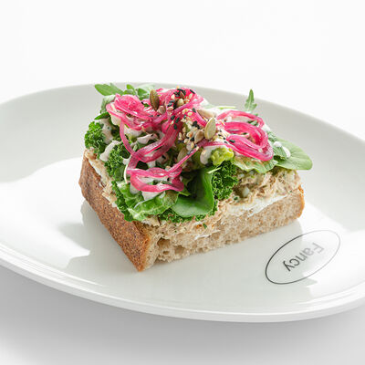 Тост с рийетом из тунца в Nothing Fancy по цене 750 ₽