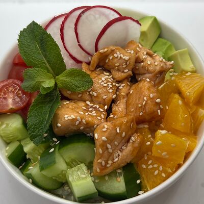 Поке с лососем жареный в Sushi & Poke по цене 599 ₽