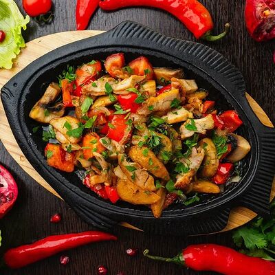 Горячая сковородка (с курицей) в Ахтамар по цене 485 ₽