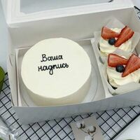 Бенто торт Ваша надпись в стиле минимализм и капкейки с ягодами в Cosmo Сakery