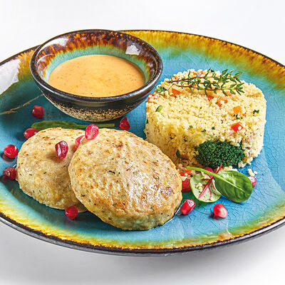 Куриные котлеты с кус-кус в Udcкафе Upside Down Cake по цене 620 ₽