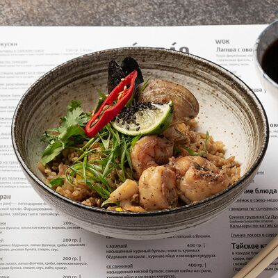 Жареный рис с морепродуктами и овощами в Tasty box по цене 600