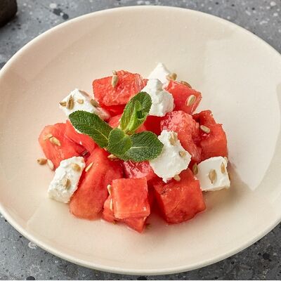 Арбузный салат в Double по цене 390