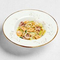 Удон с морепродуктами в устричном соусе 180 гр в Пиццафабрика