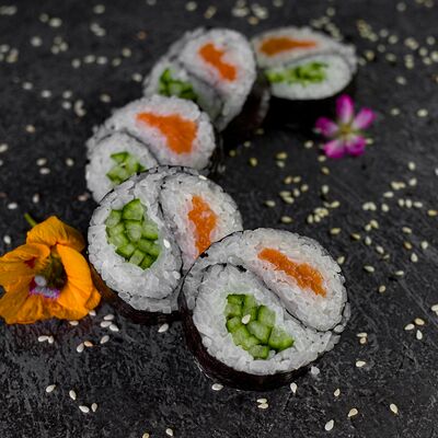 Ролл Инь-Янь в Restobar Первый & Ресторан доставки Личный повар по цене 269 ₽