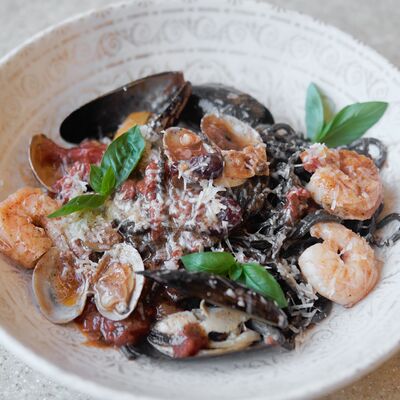 Спагетти Алла китарра нери с морепродуктамив Romanico по цене 1000 ₽