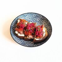 Брускетта с ростбифом в Ёлки