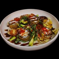 Салат с жареным роллом в HamsteR