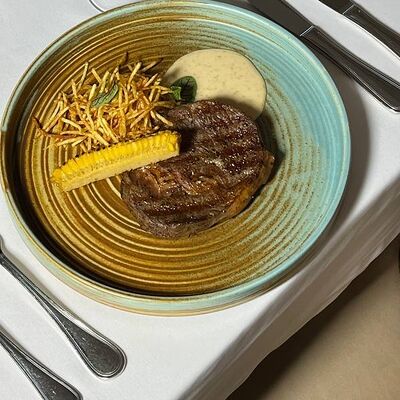 Стриплойн с перечным соусом и картофелем в Острова по цене 1150 ₽