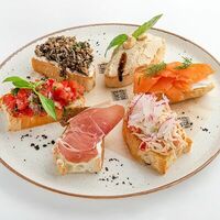 Ассорти из брускетт в Forte Bello