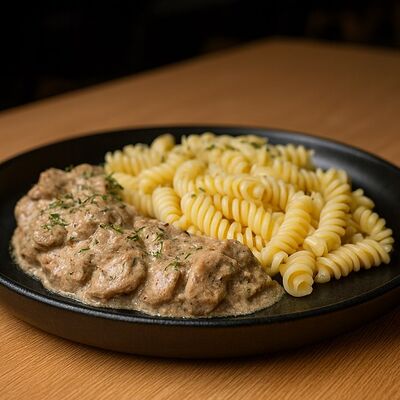 Печень в сметанном соусе с макаронами в Дело вкуса по цене 319 ₽