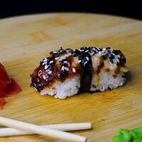 Суши с угрем в Yo! Sushi