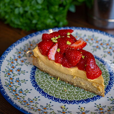 Чизкейк облепиховый с клубникой в Сыроварня по цене 710