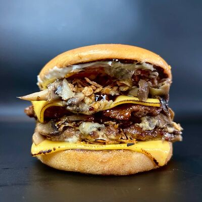 Двойной Трюфельный Жюльен в #BEEFштекс по цене 380 ₽