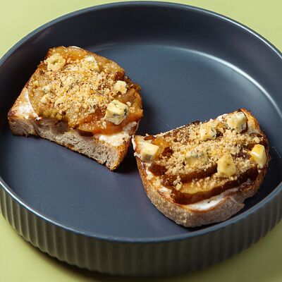 Брускетта с грушей в Gnezdo Breakfast по цене 520 ₽