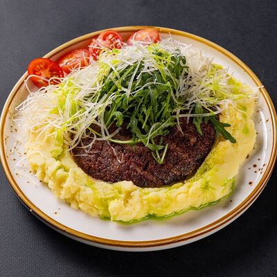 Котлета говяжья с пюрев G bakery8 по цене 790 ₽