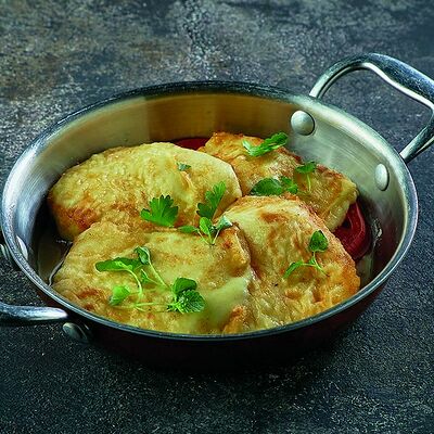 Жареный сыр сулугуни со свежими помидорами в Мангал&Грузия по цене 690 ₽