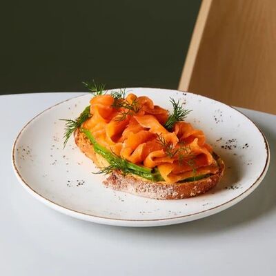 Авокадо тост с песто и малосольной семгой в Forest по цене 940 ₽