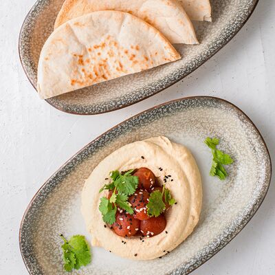 Хумус с маринованными томатами и пшеничной питой в Березка по цене 23 р.