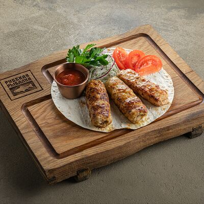 Люля-Кебаб из курицы с пряным томатным соусом в Русская рыбалка по цене 890 ₽