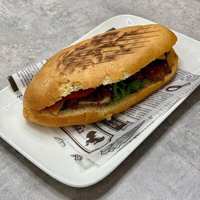 Сэндвич с наггетсами в Бистро 24 на Шамиля по цене 204 ₽