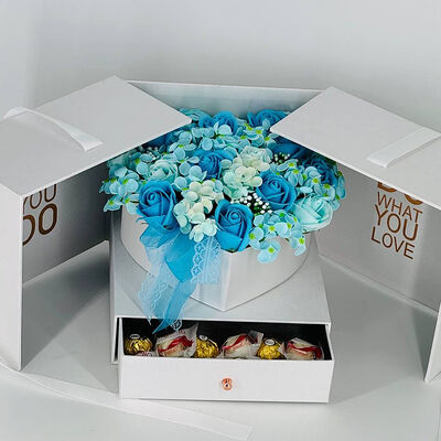 Мыльные розы с конфетами Raffaello и Ferrero Rocherв Дарите красиво по цене 8399 ₽