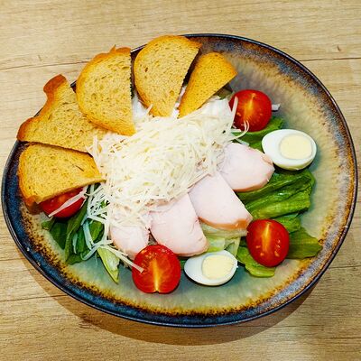 Салат Цезарь с курицей в Лобио по цене 380 ₽