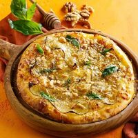 Хачапури с горгонзолой и грушей в Маймун
