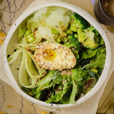 Большой зеленый салат в Zanzibar по цене 860 ₽