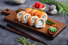 Филадельфия с огурцом в SushiKent по цене 870 ₽