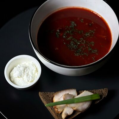 Борщ с говядинойв Бобер Выдыхай по цене 560 ₽