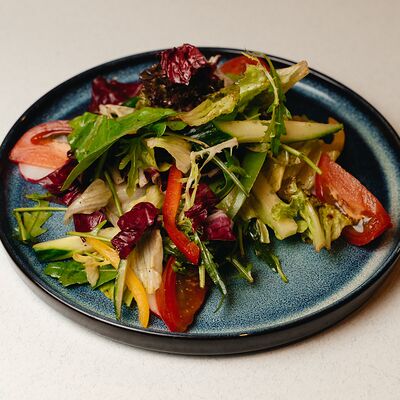 Микс салатов под бальзамическим соусом в Ангария по цене 487 ₽