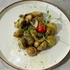 Беби-картофель с грибами и луком в Рабарбар по цене 320