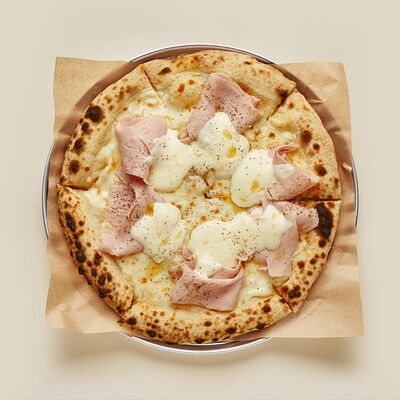 Пиццета с тамбовским окороком в Хорошим Людям по цене 900 ₽