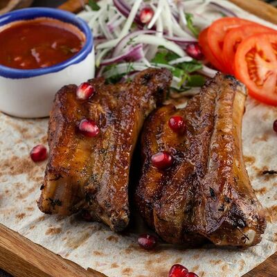 Шашлык из свиных ребер в Суши пицца бургер по цене 426 ₽