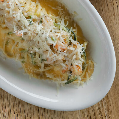 Лингвини с цукини и креветками в Loro по цене 1650 ₽