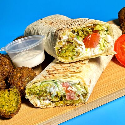  Большой фалафель в лаваше с соусом дзадзикив Вака вака по цене 450 ₽