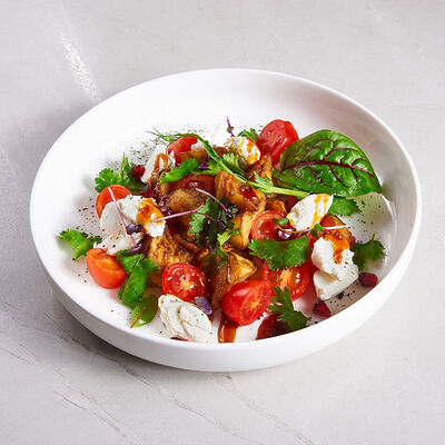 Салат с хрустящим баклажаном, томатами и творожным сыром в Sugar Mama по цене 590 ₽