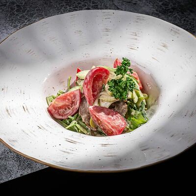 Салат с вырезкой ягненка в Дюшес по цене 580