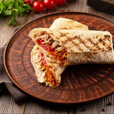 Шаверма с курицей в Халва по цене 380 ₽