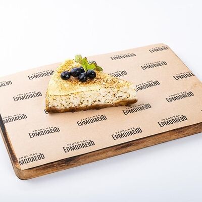 Фирменный чизкейк в Гриль-паб ЕрмолаевЪ по цене 365 ₽