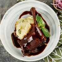 Утиная ножка с пюре в Двор Помидор