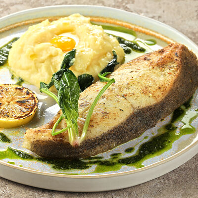 Жареное звено палтуса с картофельным пюре и соусом пестов Терраса по цене 1720 ₽