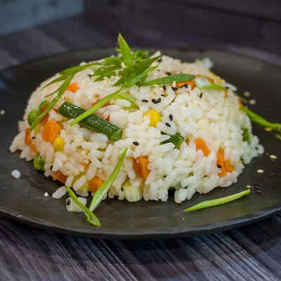 Wok c рисом и овощами в Vinden Бистро по цене 400 ₽