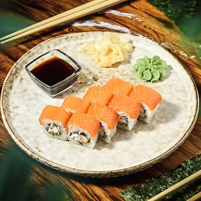 Филадельфия с креветкой в Luna Urban по цене 890 ₽