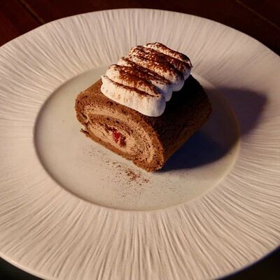 Шоколадный рулет в Папа Римский по цене 282 ₽