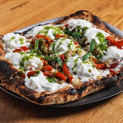 Римская пицца со страчателлой в 321 Club by Novikov по цене 560